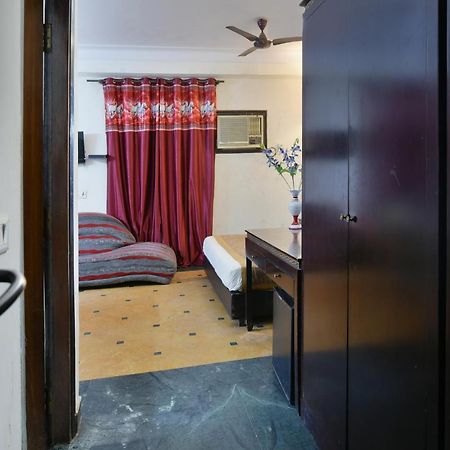 Hotel I Stay & Revels Near New Delhi Railway Station- By Ap Singh Hotels Екстериор снимка