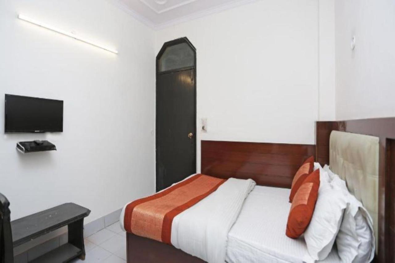 Hotel I Stay & Revels Near New Delhi Railway Station- By Ap Singh Hotels Екстериор снимка