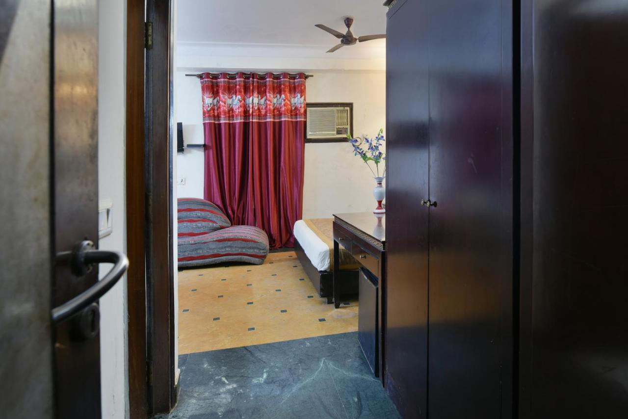 Hotel I Stay & Revels Near New Delhi Railway Station- By Ap Singh Hotels Екстериор снимка