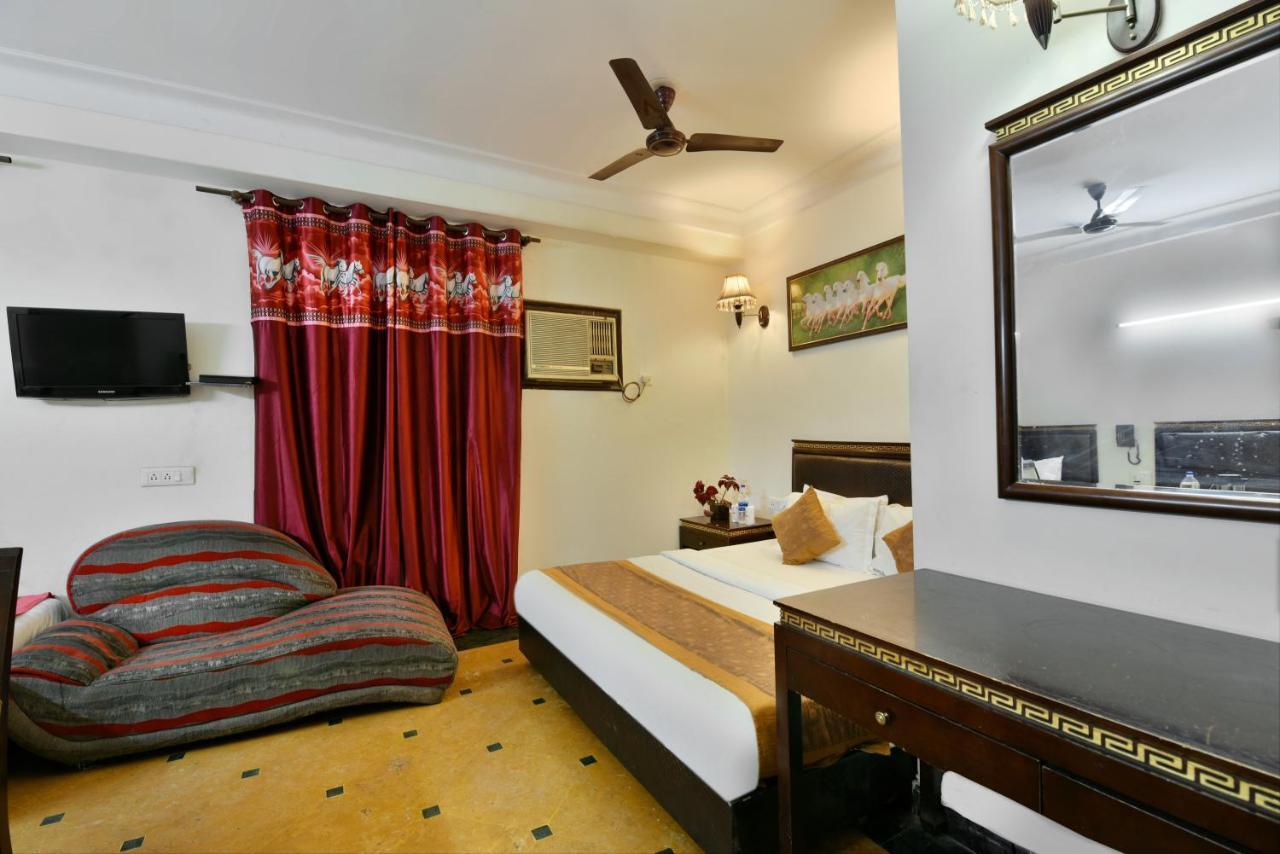 Hotel I Stay & Revels Near New Delhi Railway Station- By Ap Singh Hotels Екстериор снимка