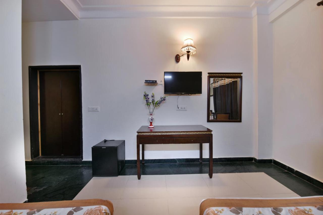 Hotel I Stay & Revels Near New Delhi Railway Station- By Ap Singh Hotels Екстериор снимка